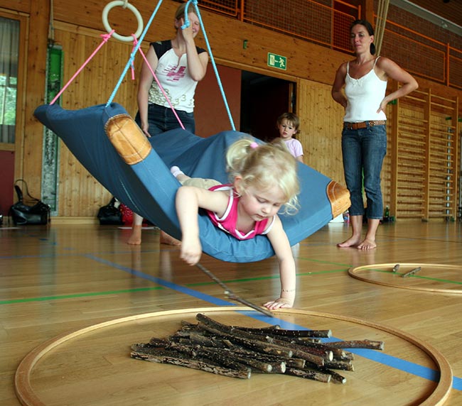 Eltern-Kind-Turnen in verschiedenen Sporthallen in der Stadt Bayreuth – Foto: Pölnitz-Eisfeld